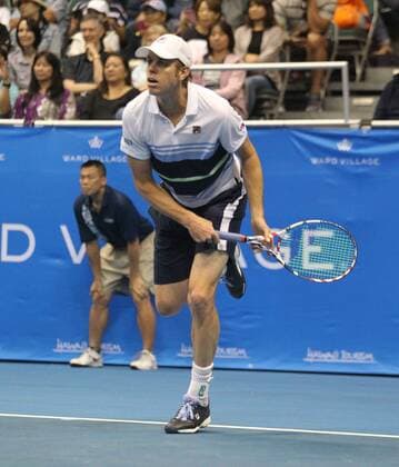 December 28, 2019 - Sam Querrey serves the ball in the championship match at the Hawaii Open invitational tournament between 44th ranked Sam Querrey (USA) and unranked Brandon Nakashima (USA) at the Stan Sheriff Center in Honolulu, HI - CSM Tennis 2019: Hawaii Open DEC28 - ZUMAc04_ 20191228_zaf_c04_362 Copyright: xMichaelxSullivanx