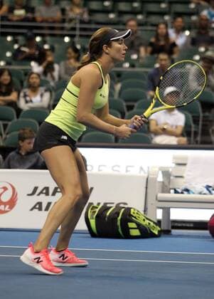 December 28, 2019 - Danielle Collins in a mixed doubles exhibition match at the Hawaii Open invitational tournament between teams Danielle Collins Sam Querrey and Yanina Wickmayer Christian Harrison at the Stan Sheriff Center in Honolulu, HI - CSM Tennis 2019: Hawaii Open DEC28 - ZUMAc04_ 20191228_zaf_c04_503 Copyright: xMichaelxSullivanx