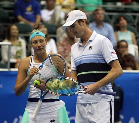 December 28, 2019 - Yanina Wickmayer and Sam Querrey discuss strategy in a mixed doubles exhibition match at the Hawaii Open invitational tournament between teams Danielle Collins Sam Querrey and Yanina Wickmayer Christian Harrison at the Stan Sheriff Center in Honolulu, HI - CSM Tennis 2019: Hawaii Open DEC28 - ZUMAc04_ 20191228_zaf_c04_504 Copyright: xMichaelxSullivanx
