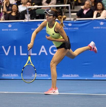 December 28, 2019 - Danielle Collins serves the ball in a mixed doubles exhibition match at the Hawaii Open invitational tournament between teams Danielle Collins Sam Querrey and Yanina Wickmayer Christian Harrison at the Stan Sheriff Center in Honolulu, HI - CSM Tennis 2019: Hawaii Open DEC28 - ZUMAc04_ 20191228_zaf_c04_506 Copyright: xMichaelxSullivanx