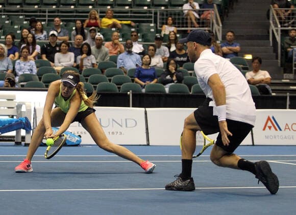 December 28, 2019 - Danielle Collins returns volley in a mixed doubles exhibition match at the Hawaii Open invitational tournament between teams Danielle Collins Sam Querrey and Yanina Wickmayer Christian Harrison at the Stan Sheriff Center in Honolulu, HI - CSM Tennis 2019: Hawaii Open DEC28 - ZUMAc04_ 20191228_zaf_c04_525 Copyright: xMichaelxSullivanx