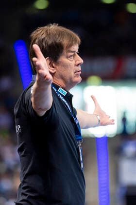 Stuttgart, Germany 29 December 2019 HBL 19 20 TVB 1898 Stuttgart vs. Füchse Berlin Coach Velimir Petkovic Berlin Gesture Gesture Gesture gesticulated Stuttgart Porsche Arena Baden Württemberg Germany