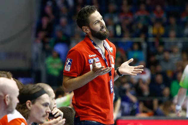 29 12 2019, xtgx, Handball Liqui Moly HBL, SC Magdeburg HSG Wetzlar emspor, v l Bennet Wiegert Magdeburg, coach gives instructions, gesticulates with the arms, gesticulate, gives instructions GETEC Arena