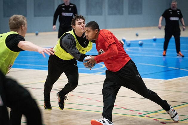Mads Mensah for training with the mens handball team at the Idraettens Hus in Broendby, Monday 30 December 2019, Broendby Denmark,  Copyright: RitzauxScanpix NielsxChristianxVilmannx COP101 spdk20191230-115746-L