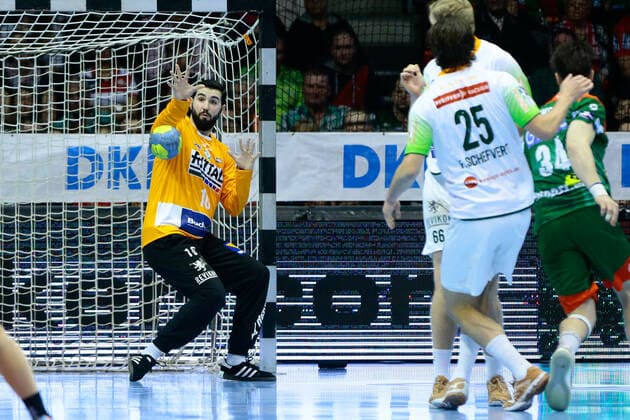 29 12 2019, xtgx, Handball Liqui Moly HBL, SC Magdeburg HSG Wetzlar emspor, v l Tibor Ivanisevic Wetzlar, 16 Parry, holds the ball, catches the ball, parries GETEC Arena