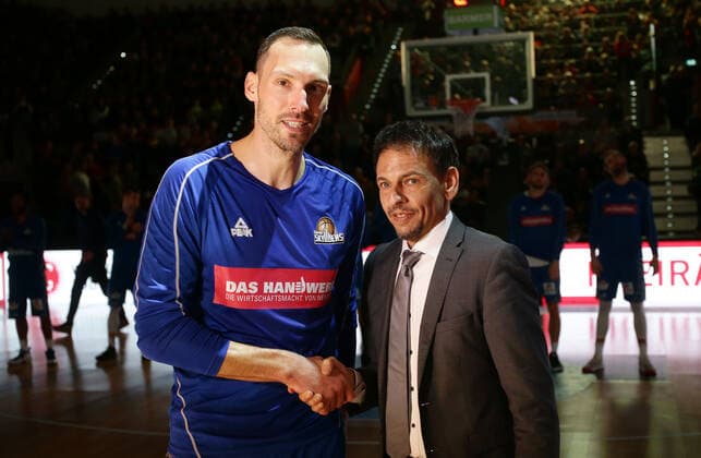Basketball , BBL easyCredit Basketball Bundesliga , MHP Riesen Ludwigsburg vs FRAPORT SKYLINERS , from left Adam Waleskowski Fraport Alexander Reil