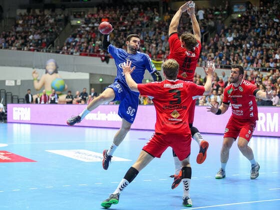 v l Fynn Herzig VfL Gummersbach 22 , Fabian Huesmann ASV Hamm Westfalen 3 , Jakob Schwabe ASV Hamm Westfalen 11 GER, Handball, 2 Bundesliga, ASV Hamm Westfalen against VfL Gummersbach, 30 12 2019 Dortmund Copyright: xEibner-Pressefotox EP_JSK