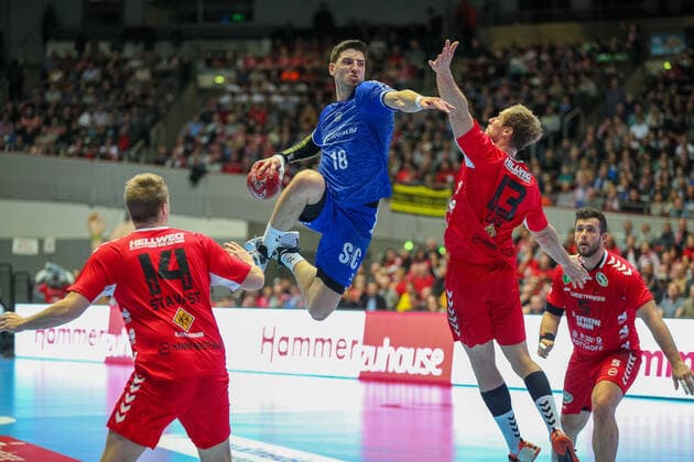 v l Ivar Stavast ASV Hamm Westfalen 14 , Alexander Hermann VfL Gummersbach 18 , Stefan Lex ASV Hamm Westfalen 13 GER, Handball, 2 Bundesliga, ASV Hamm Westfalen against VfL Gummersbach, 30 12 2019 Dortmund Copyright: xEibner-Pressefotox EP_JSK