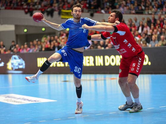 v l Alexander Weck VfL Gummersbach 19 , Jan Brosch ASV Hamm Westfalen 5 GER, Handball, 2 Bundesliga, ASV Hamm Westfalen against VfL Gummersbach, 30 12 2019 Dortmund Copyright: xEibner-Pressefotox EP_JSK
