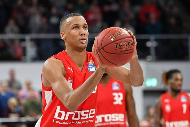 BAMBERG 30.12.2019 --- Basketball ---- easycredit 1. Basketball Bundesliga ---- 14. Spieltag: Brose Bamberg vs FC Bayern München --- Louis Olinde (16, Brose Bamberg) beim Freiwurf --- Foto: Hans-Martin Issler isslerimages ---- Brose Bamberg vs FC Bayern München