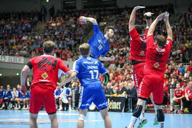 v l Merten Krings ASV Hamm Westfalen 24 , Marvin Sommer VfL Gummersbach 17 , Alexander Weck VfL Gummersbach 19 , Jan Brosch ASV Hamm Westfalen 5 , Jakob Schwabe ASV Hamm Westfalen 11 GER, Handball, 2 Bundesliga, ASV Hamm Westfalen vs. VfL Gummersbach, 30 12 2019 Dortmund Copyright: xEibner-Pressefotox EP_JSK