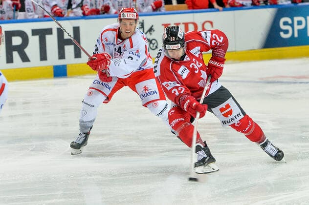 31 12 2019, Davos, Vaillant Arena, Spengler Cup Final Team Canada HC Ocelari Trinec, Kevin Clark Team Canada against Ondrej Kovarcik Ocelari Trinec Davos Vaillant Arena Grisons Switzerland Copyright: xJustPictures.ch AndreaxBrancax