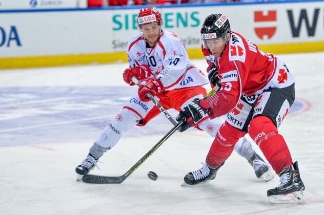 31 12 2019, Davos, Vaillant Arena, Spengler Cup Final Team Canada HC Ocelari Trinec, Scottie Upshall Team Canada against Jan Zahradnicek Ocelari Trinec Davos Vaillant Arena Grisons Switzerland Copyright: xJustPictures.ch AndreaxBrancax