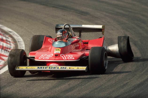 Gilles Villeneuve born 18 01 1950 died in a fatal accident 08 05 1982 was considered a daring and daring driver, if necessary he drove like here in the picture on 3 wheels in a Ferrari 312T3 3 0V12 in total he started 67 times in Formula 1 and achieved 6 victories his son Jaques also became an automobile racing driver his son became an Indy Car winner in 1995 he also started in Formula 1 and became automobile world champion in 1997