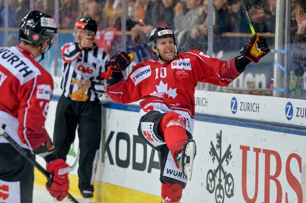 31 12 2019, Davos, Vaillant Arena, Spengler Cup Final Team Canada HC Ocelari Trinec, Kris Versteeg Team Canada celebrate his 3 0 goal Davos Vaillant Arena Graubünden Switzerland Copyright: xJustPictures.ch AndreaxBrancax