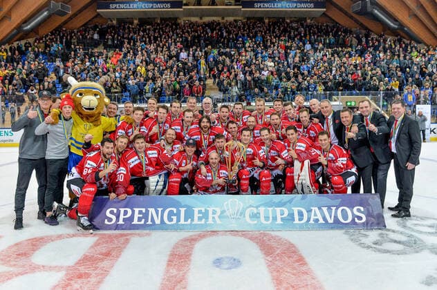 31 12 2019, Davos, Vaillant Arena, Spengler Cup Final Team Canada HC Ocelari Trinec, Canada celebrate after winning the Spengler Cup Davos Vaillant Arena Graubünden Switzerland Copyright: xJustPictures.ch AndreaxBrancax