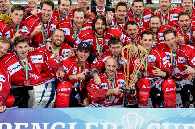31 12 2019, Davos, Vaillant Arena, Spengler Cup Final Team Canada HC Ocelari Trinec, Canada celebrate after winning the Spengler Cup Davos Vaillant Arena Graubünden Switzerland Copyright: xJustPictures.ch AndreaxBrancax