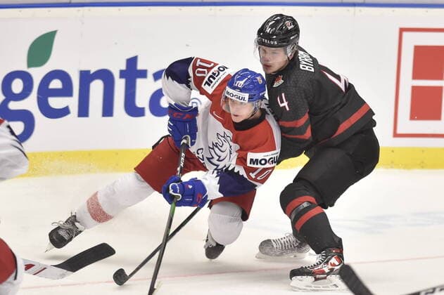 L-R Matej Pekar (CZE) and Bowen Byram (CAN) in action during the 2020 IIHF World Junior Ice hockey, Eishockey Championships Group B match between Canada and Czech Republic in Ostrava, Czech Republic, on December 31, 2019. (CTKxPhoto JaroslavxOzana) CTKPhotoP201912310556701  _JAO3271