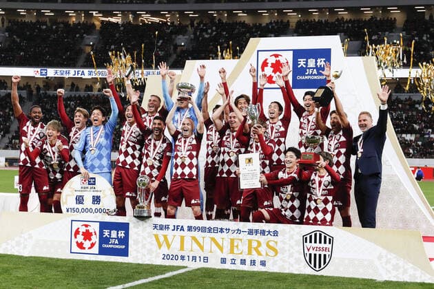 Bilder des Jahres 2020, Sport 01 Januar Sport Themen der Woche KW01 Sport Bilder des Tages January 1, 2020, Tokyo, Japan: Players of Vissel Kobe celebrate after winning the Emperor s Cup JFA 99th Japan Football Championship at the new National Stadium. Vissel Kobe defeats Kashima Antlers 2-0. 57,597 people attended the first sports match held at the new National Stadium, which will be a venue for the Tokyo 2020 Olympic and Paralympic Games. Vissel Kobe wins Emperor s Cup JFA 99th Japan Football Championship - ZUMAm191 20200101_zap_m191_014 Copyright: xRodrigoxReyesxMarinx