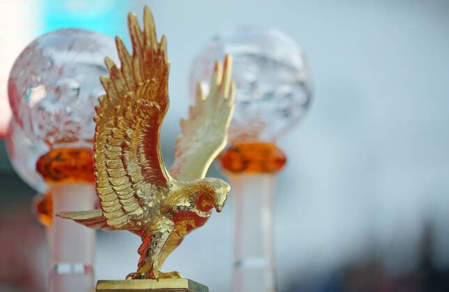 Bilder des Jahres 2020, Sport 01 Januar Sport Themen der Woche KW01 Sport Bilder des Tages Ski jumping, Skispringen, Ski, nordisch - FIS WC Garmisch-Partenkirchen GARMISCH-PARTENKIRCHEN,GERMANY,01.JAN.20 - NORDIC SKIING, SKI JUMPING - FIS World Cup, Four Hills Tournament, large hill, award ceremony. Image shows the trophy of the four hill tournament. GEPAxpictures xThomasxBachun