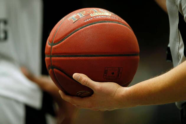 the ball, the playing equipment basketball men BBL on Sat 30 11 2019 Hamburg Towers Medi Bayreuth 81 95