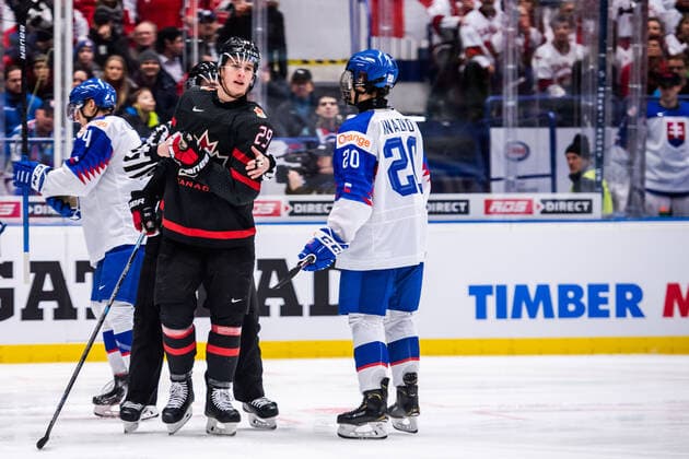 200102 Nolan Foote of Canada leaves the ice after receiving a game misconduct during the 2020 IIHF World Junior Championship quarterfinal between Canada and Slovakia on January 2, 2020 in Ostrava Photo Simon Hastegard BILDBYRAN kod SH 180169 ishockey ice hockey u20 jvm jvm 2020 jvm 19 20 iihf world junior championship world juniors bbeng kvartsfinal quarter final kanada slovakien matchstraff,  Copyright: SIMONxHASTEGARD BB200102BB059