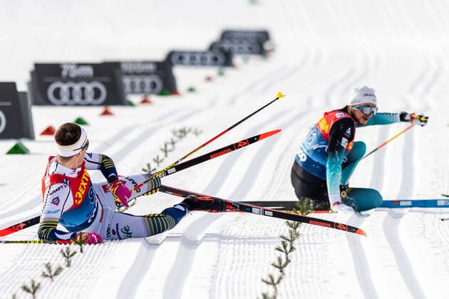 Bilder des Jahres 2020, Sport 01 Januar Sport Themen der Woche KW01 200104 Renaud Jay of France and Calle Halfvarsson of Sweden falls in the men?s sprint classic technique quarter final during Tour de Ski on January 4, 2020 in Val di Fiemme. Photo: Mathias Bergeld BILDBYRAN Cop 200 bbeng skidor cross-country skiing langrenn world cup tour de ski tour de ski 2019 2020 classic klassisk klassiskt sprint final sverige *** 200104 Renaud Jay of France and Calle Halfvarsson of Sweden fall in the mens sprint classic technical quarter final during the Tour de Ski on January 4, 2020 in Val di Fiemme Photo Mathias Bergeld BILDBYRAN Cop 200 bbeng skidor cross country skiing cross country skiing world cup tour de ski tour de ski 2019 2020 classic classic classic sprint final sweden,  Copyright: MATHIASxBERGELD BB200104MB085