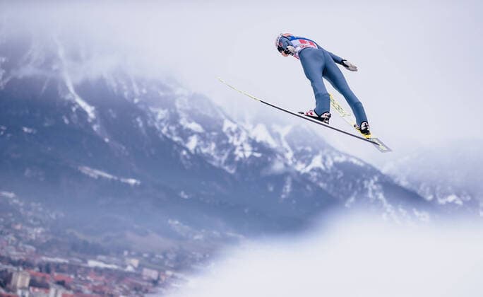 Bilder des Jahres 2020, Sport 01 Januar Sport Themen der Woche KW01 Sport Bilder des Tages 04.01.2020, Bergiselschanze, Innsbruck, AUT, FIS Weltcup Skisprung, Vierschanzentournee, Innsbruck, Wertungsdurchgang, im Bild Karl Geiger (GER) Karl Geiger of Germany during his Competition Jump for the Four Hills Tournament of FIS Ski jumping, Skispringen, Ski, nordisch World Cup at Bergiselschanze in Innsbruck, Austria on 2020 01 04. Innsbruck *** 04 01 2020, Bergisel Ski Jump, Innsbruck, AUT, FIS World Cup Ski Jump, Four Hills Tournament, Innsbruck, scoring round, in the picture Karl Geiger GER Karl Geiger of Germany during his Competition Jump for the Four Hills Tournament of FIS Ski Jumping World Cup at Bergisel Ski Jump in Innsbruck, Austria on 2020 01 04 Innsbruck  EP_fei  