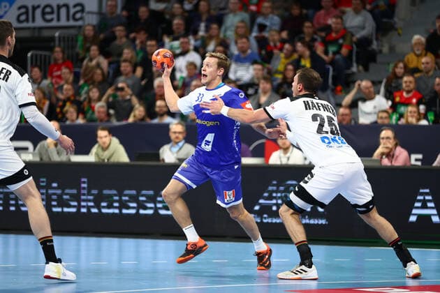 Janus Davi Smarason Island in duel with Kai Haefner Germany, Germany vs. Iceland, Handball, International, 04 01 2020 Photographer Neis Eibner Germany vs. Iceland, Handball, International, 04 01 2020 Mannheim Copyright: xNeisx Eibner-Pressefotox EP_ans