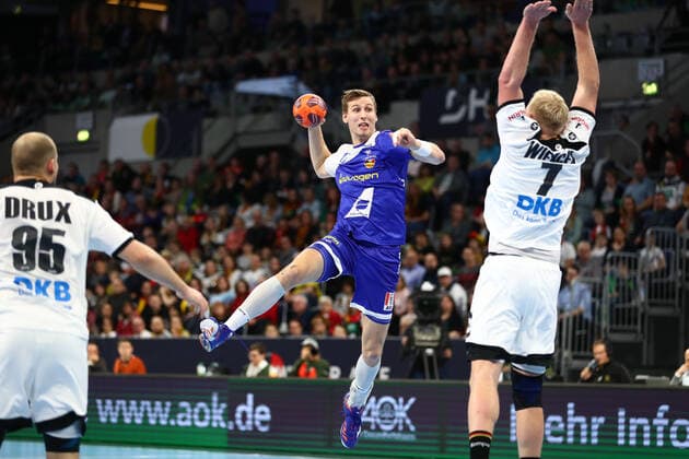 Olafur Andres Gudmundsson Iceland in duel with Paul Drux Germany and Patrick Wiencek Germany, Germany vs Iceland, Handball, International, 04 01 2020 Photographer Neis Eibner Germany vs Iceland, Handball, International, 04 01 2020 Mannheim Copyright: xNeisx Eibner-Pressefotox EP_ans