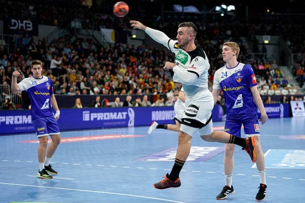 from left Viggo Kristjansson HSI, Iceland, 28 , Jannik Kohlbacher DHB, 48 , Haukur Thrastarson HSI, Iceland, 24 , at the jump shot, throw, goal shot, action, action, game scene, 04 01 2020, Mannheim Germany , Handball, international, Germany Iceland xozx