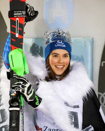 Bilder des Jahres 2020, Sport 01 Januar Sport Themen der Woche KW01 Sport Bilder des Tages ALPINE SKIING - FIS WC Zagreb ZAGREB,CROATIA,04.JAN.20 - ALPINE SKIING - FIS World Cup, slalom, ladies, award ceremony. Image shows the rejoicing of Petra Vlhova (SVK). Keywords: trophy. GEPAxpictures xMaticxKlansek