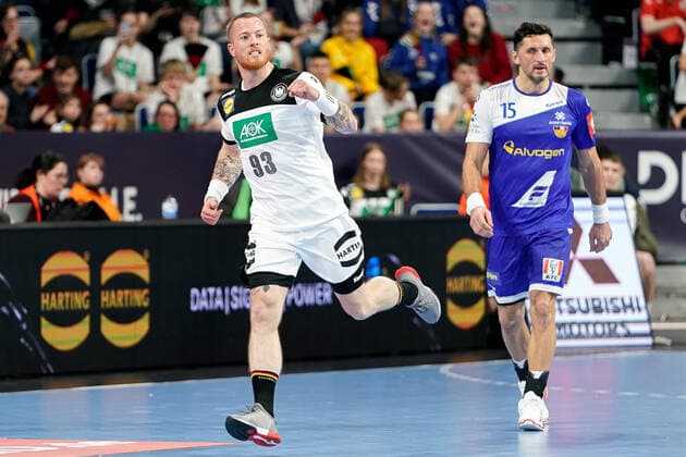 From left to right Patrick Zieker DHB, 93 , Alexander Petersson HSI, Iceland, 15 , cheering for a goal, cheering, goal celebration, celebrating the goal, goal, celebration, cheering for the goal, optimistic, game scene, highlight, single picture, action, action, 04 01 2020, Mannheim Germany, handball, international, Germany Iceland xozx