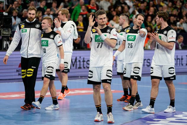 Player of the German selection DHB , in the middle with David Schmidt DHB, 77 , cheering after the final whistle, victory, winner, winner, cheers, cheers, joy, optimistic, highlight, action, action, 04 01 2020, Mannheim Germany , Handball, international, Germany Iceland xozx