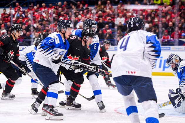 200104 Liam Foudy of Canada and goalkeeper Justus Annunen of Finland during the 2020 IIHF World Junior Championship semifinal game between Canada and Finland on January 4, 2020 in Ostrava Photo Simon Hastegard BILDBYRAN kod SH 180173 ishockey ice hockey u20 jvm jvm 2020 jvm 19 20 iihf world junior championship world juniors bbeng semifinal kanada,  Copyright: SIMONxHASTEGARD BB200104ZQ007