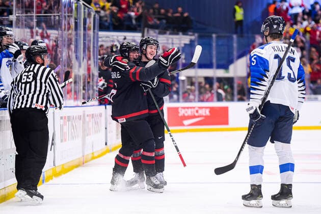 200104 Jamie Drysdale of Canada celebrates after 3 0 during the 2020 IIHF World Junior Championship semifinal game between Canada and Finland on January 4, 2020 in Ostrava Photo Simon Hastegard BILDBYRAN kod SH 180173 ishockey ice hockey u20 jvm jvm 2020 jvm 19 20 iihf world junior championship world juniors bbeng semifinal kanada jubel,  Copyright: SIMONxHASTEGARD BB200104ZY004