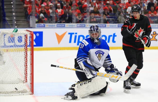 OSTRAVA, CZECH REPUBLIC - JANUARY 4, 2020: Finland s goalie Justus Annunen (L) concedes a goal in the 2020 World Junior Ice hockey, Eishockey Championship semifinal match against Canada at Ostravar Arena. Peter Kovalev TASS  TS0C96DB