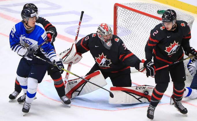 OSTRAVA, CZECH REPUBLIC - JANUARY 4, 2020: Finland s Sampo Ranta (L) and Canada s Kevin Bahl, goalie Joel Hofer (R-L) in their 2020 World Junior Ice hockey, Eishockey Championship semifinal match at Ostravar Arena. Peter Kovalev TASS  TS0C96E4
