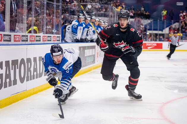 200104 Kristian Tanus of Finland and Kevin Bahl of Canadaduring the 2020 IIHF World Junior Championship semi final between Canada and Finland on January 4, 2020 in Ostrava Photo Simon Hastegard BILDBYRAN kod SH 180173 ishockey ice hockey u20 jvm jvm 2020 jvm 19 20 iihf world junior championship world juniors bbeng semifinal kanada,  Copyright: SIMONxHASTEGARD BB200104ZD024