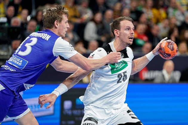 From left to right Olafur Andres Gudmundsson HSI, Iceland, 13 , Kai Häfner DHB, 25 , Duel, duel, tackle, tackling, dynamics, action, action, action, 04 01 2020, Mannheim Germany , Handball, International, Germany Iceland xozx