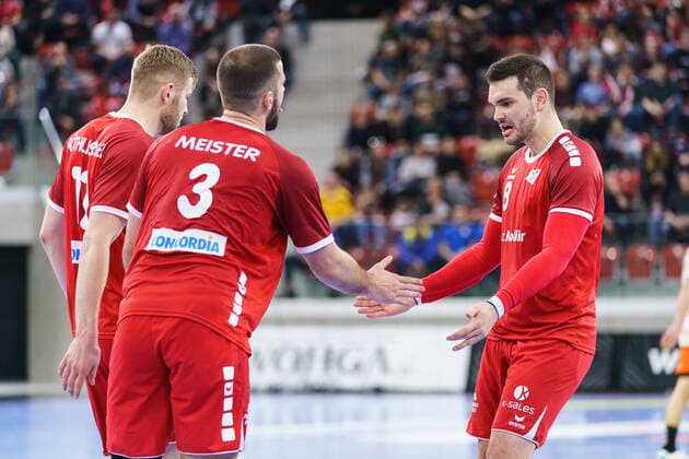 05 01 2020, Winterthur, AXA Arena, Yellow Cup Switzerland Holland, Michal Svajlen Switzerland, 8 congratulates Lucas Meister Switzerland on the victory Left Samuel Röthlisberger Switzerland Winterthur AXA Arena Zurich Switzerland Copyright: xJustPictures.ch VedranxGalijasx