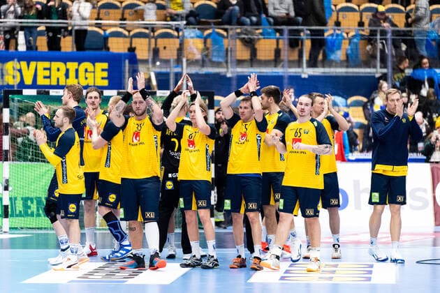 200105 Swedens players thank the audience after the handball training match between Sweden and Egypt on January 5, 2020 in Jönköping,  Copyright: JÖRGENxJARNBERGER BB200105JJ032