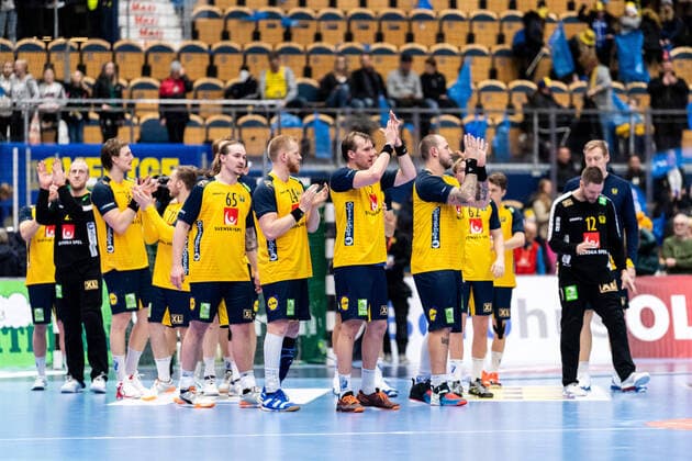 200105 Swedens players thank the audience after the handball training match between Sweden and Egypt on January 5, 2020 in Jönköping,  Copyright: JÖRGENxJARNBERGER BB200105JJ034