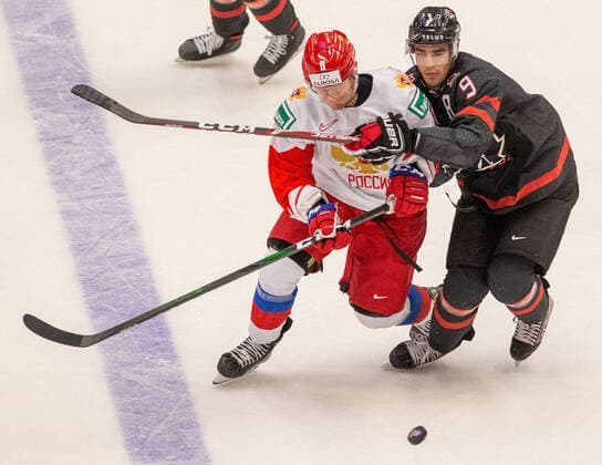 Ivan Morozov of Russia, left, and Joe Veleno of Canada in action during the 2020 IIHF World Junior Ice hockey, Eishockey Championships final game between Russia and Canada in Ostrava, Czech Republic, on January 5, 2020. (CTKxPhoto VladimirxPrycek) CTKPhotoP202001050623401  PRY 0006