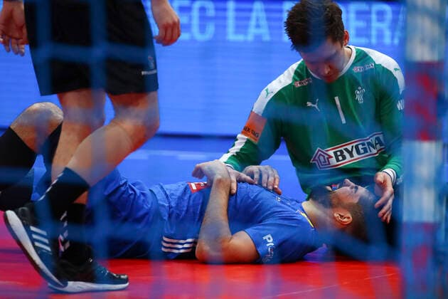 Nikola Karabatic (France) blesse Niklas Landin Jacobsen (Danemark) HANDBALL : France vs Danemark - Golden League - 05 01 2020 GwendolineLeGoff Panoramic 