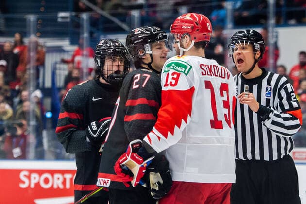 200105 Barrett Hayton of Canada and Yegor Sokolov of Russia during the 2020 IIHF World Junior Championship gold medal game between Canada and Russia on January 5, 2020 in Ostrava Photo Simon Hastegard BILDBYRAN kod SH 180176 ishockey ice hockey u20 jvm jvm 2020 jvm 19 20 iihf world junior championship world juniors bbeng final kanada ryssland,  Copyright: SIMONxHASTEGARD BB200105ZY026