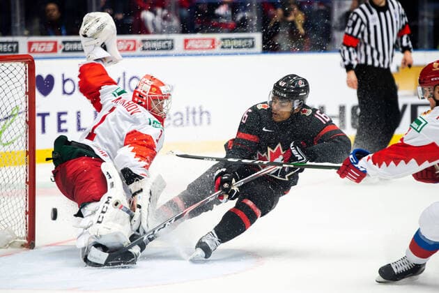 200105 Akil Thomas of Canada scores 4 3 behind goalkeeper Amir Miftakhovof Russia during the 2020 IIHF World Junior Championship gold medal game between Canada and Russia on January 5, 2020 in Ostrava Photo Simon Hastegard BILDBYRAN kod SH 180176 ishockey ice hockey u20 jvm jvm 2020 jvm 19 20 iihf world junior championship world juniors bbeng final kanada ryssland,  Copyright: SIMONxHASTEGARD BB200105ZA023