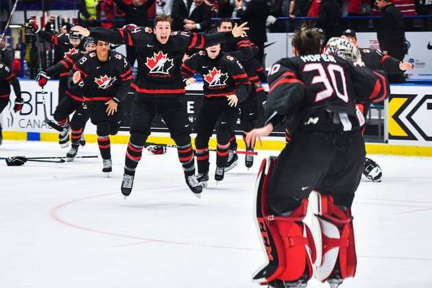 Bilder des Jahres 2020, Sport 01 Januar Sport Themen der Woche KW01 200105 Jared McIsaac celebrate with goalkeeper Joel Hofer of Canada after the 2020 IIHF World Junior Championship gold medal game between Canada and Russia on January 5, 2020 in Ostrava. Photo: Simon Hastegard BILDBYRAN kod SH 180176 ishockey Ice hockey, Eishockey u20 jvm jvm 2020 jvm 19-20 iihf world junior championship world juniors bbeng final kanada ryssland jubel *** 200105 Jared McIsaac celebrate with goalkeeper Joel Hofer of Canada after the 2020 IIHF World Junior Championship gold medal game between Canada and Russia on January 5, 2020 in Ostrava Photo Simon Hastegard BILDBYRAN kod SH 180176 ishockey ice hockey u20 jvm jvm 2020 jvm 19 20 iihf world junior championship world juniors bbeng final kanada ryssland jubel,  Copyright: SIMONxHASTEGARD BB200105ZF018