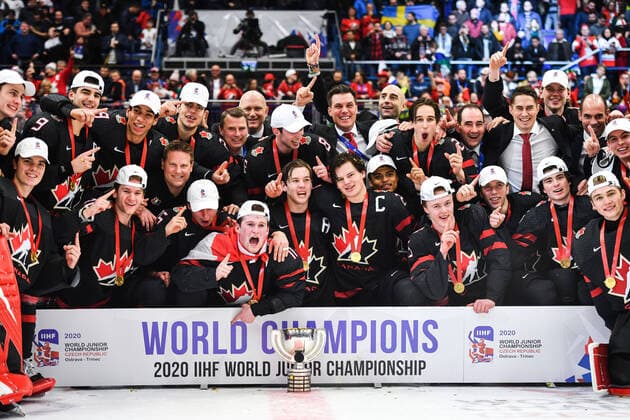 200105 Players of Canada celebrate with the trophy and their medals after the 2020 IIHF World Junior Championship gold medal game between Canada and Russia on January 5, 2020 in Ostrava Photo Simon Hastegard BILDBYRAN kod SH 180176 ishockey ice hockey u20 jvm jvm 2020 jvm 19 20 iihf world junior championship world juniors bbeng final kanada ryssland jubel,  Copyright: SIMONxHASTEGARD BB200105ZV017