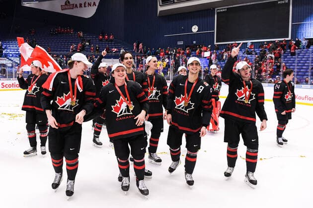 200105 Players of Canada celebrate after the 2020 IIHF World Junior Championship gold medal game between Canada and Russia on January 5, 2020 in Ostrava Photo Simon Hastegard BILDBYRAN kod SH 180176 ishockey ice hockey u20 jvm jvm 2020 jvm 19 20 iihf world junior championship world juniors bbeng final kanada ryssland jubel,  Copyright: SIMONxHASTEGARD BB200105ZC024